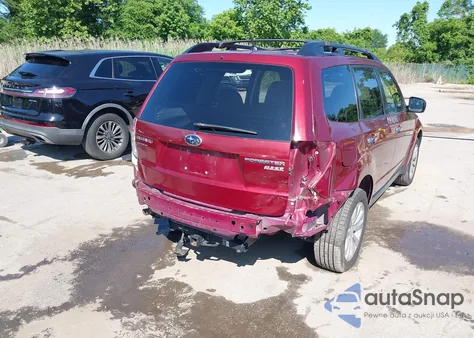 2013 Subaru Forester 2.5X Premium z USA, uszkodzony, nr VIN JF2SHADCXDH446385